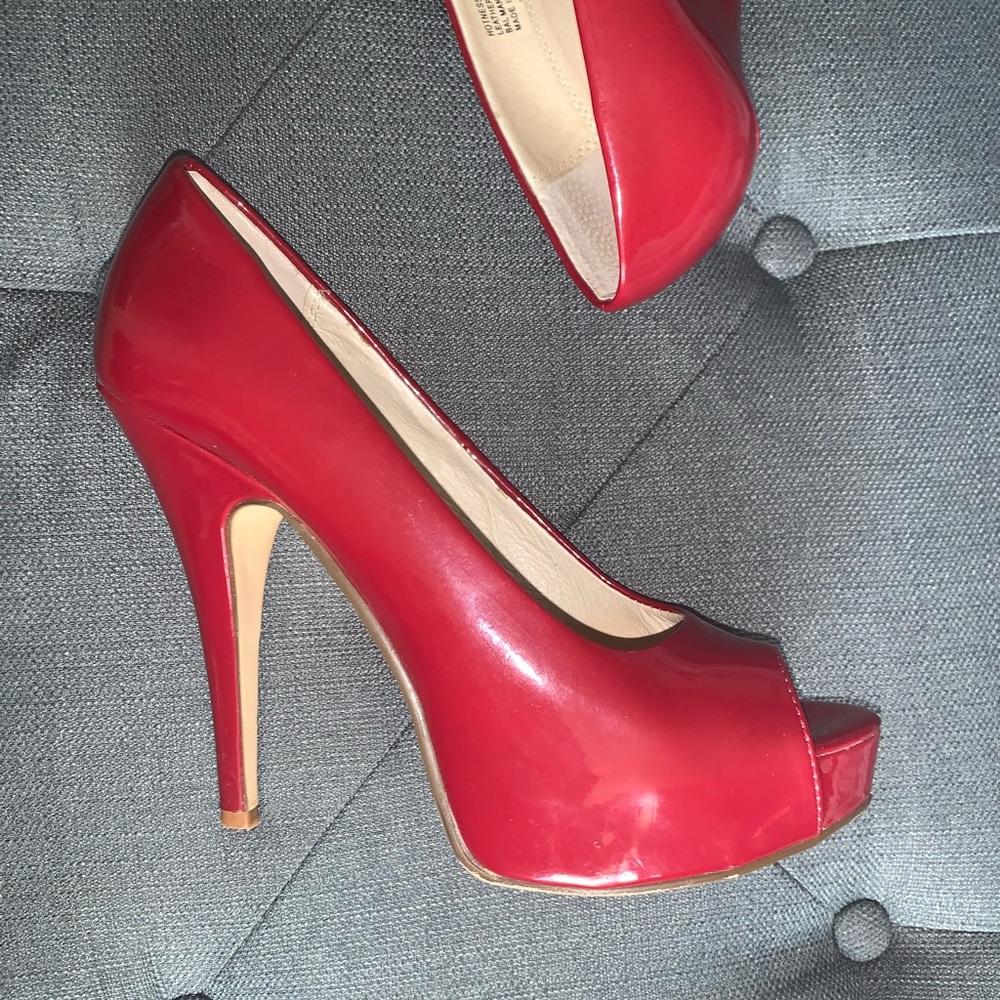 Stunning Chinese Laundry Peep Toe Pumps (size 7)